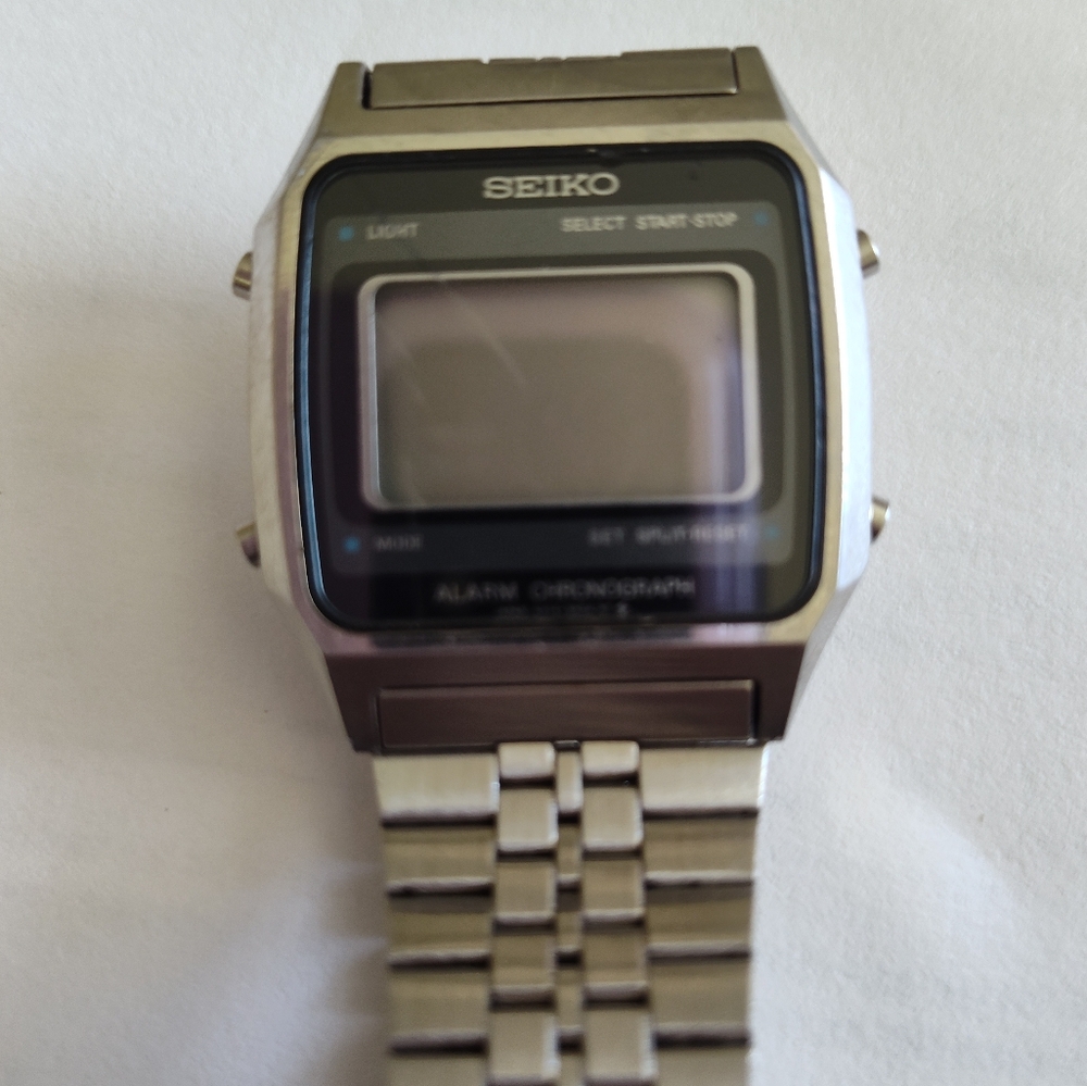 Seiko Silver Digital Watch - Picture 2 of 10